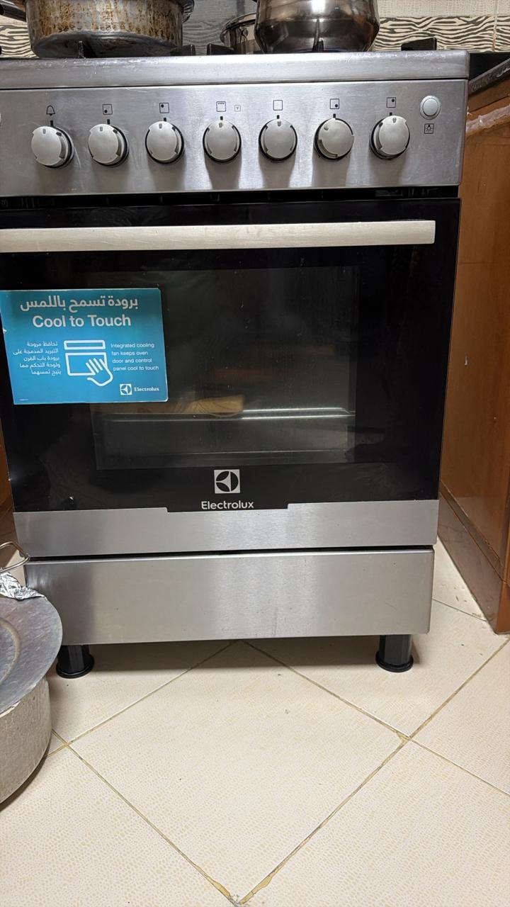 Servicing a gas cooker and oven in Sharjah